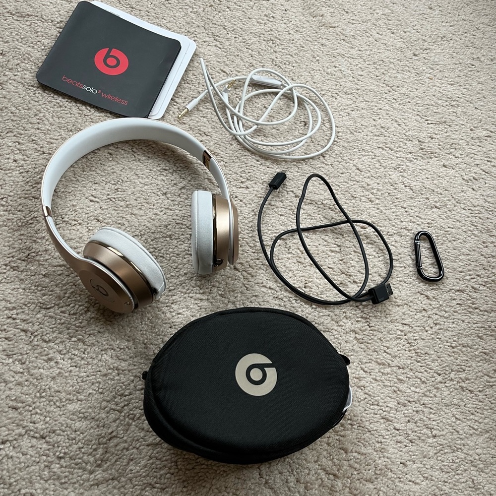 Beats Solo 3 Wireless Gold Headphones